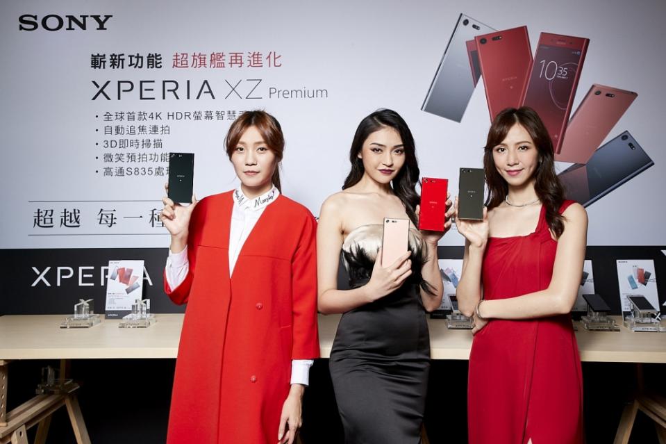 Sony Mobile XZ Premium繼鏡銀、鏡黑、鏡粉後，再推全新色系－鏡紅，氣勢如「紅」迎面接招2017秋冬流行新時尚！