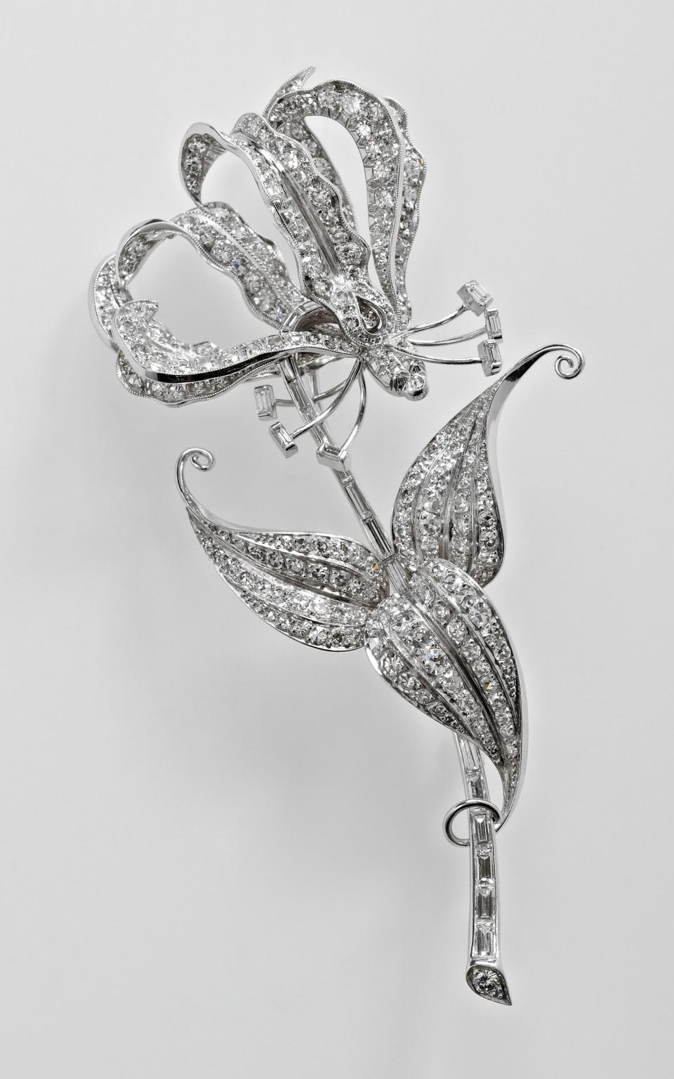 The flame lily brooch - Royal Collection Trust