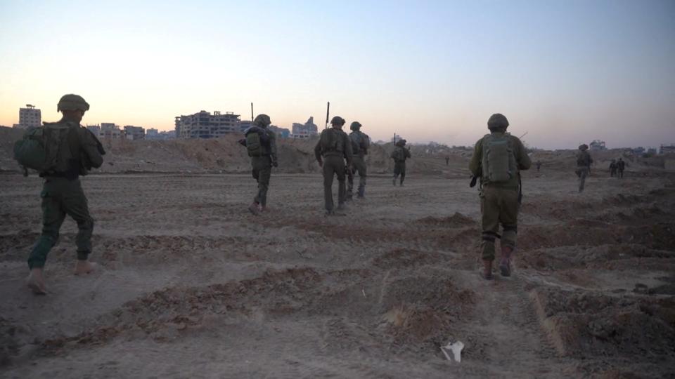 以色列國防軍4日發布以軍部隊在加薩作戰的畫面。路透社