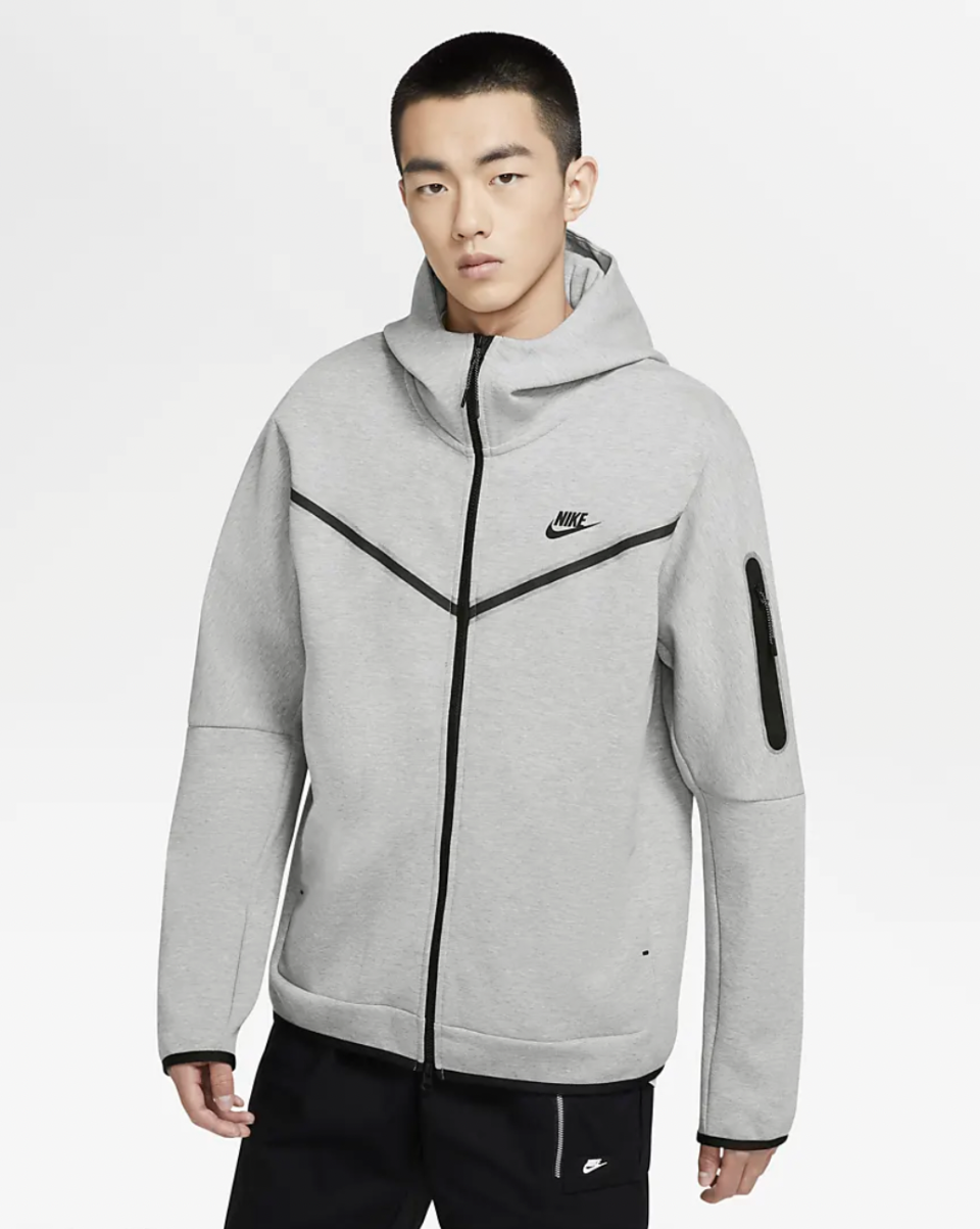 <p><a href="https://go.redirectingat.com?id=74968X1596630&url=https%3A%2F%2Fwww.nike.com%2Ft%2Fsportswear-tech-fleece-windrunner-mens-full-zip-hoodie-rznlBf%2FFB7921-063%3Fnikemt%3Dtrue%26cp%3D29437596259_search_--x-20404158439---c-----9067609-1011996412-00196607413272%26gclid%3DCjwKCAjw9-6oBhBaEiwAHv1QvBSJ2RTACQFB1qTcDZKZwFeD60nwtHB9CGfizUuP2UOfRsdIm1ee1RoCEHEQAvD_BwE%26gclsrc%3Daw.ds&sref=https%3A%2F%2Fwww.esquire.com%2Fstyle%2Fg3534%2Fbest-zip-up-hoodies-sweatshirts-men%2F" rel="nofollow noopener" target="_blank" data-ylk="slk:Shop Now;elm:context_link;itc:0;sec:content-canvas" class="link ">Shop Now</a></p><p>Full-Zip Sportswear Tech Fleece Hoodie</p><p>nike.com</p><p>$145.00</p>