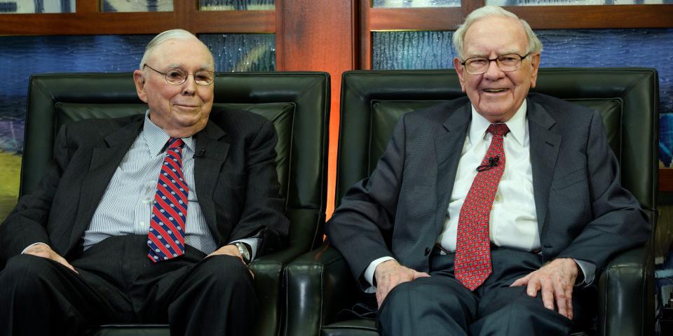 Charlie Munger, left, and Warren Buffett, right