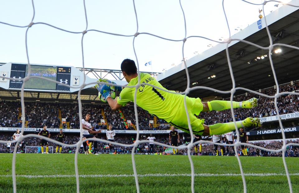 Claudio Bravo in action