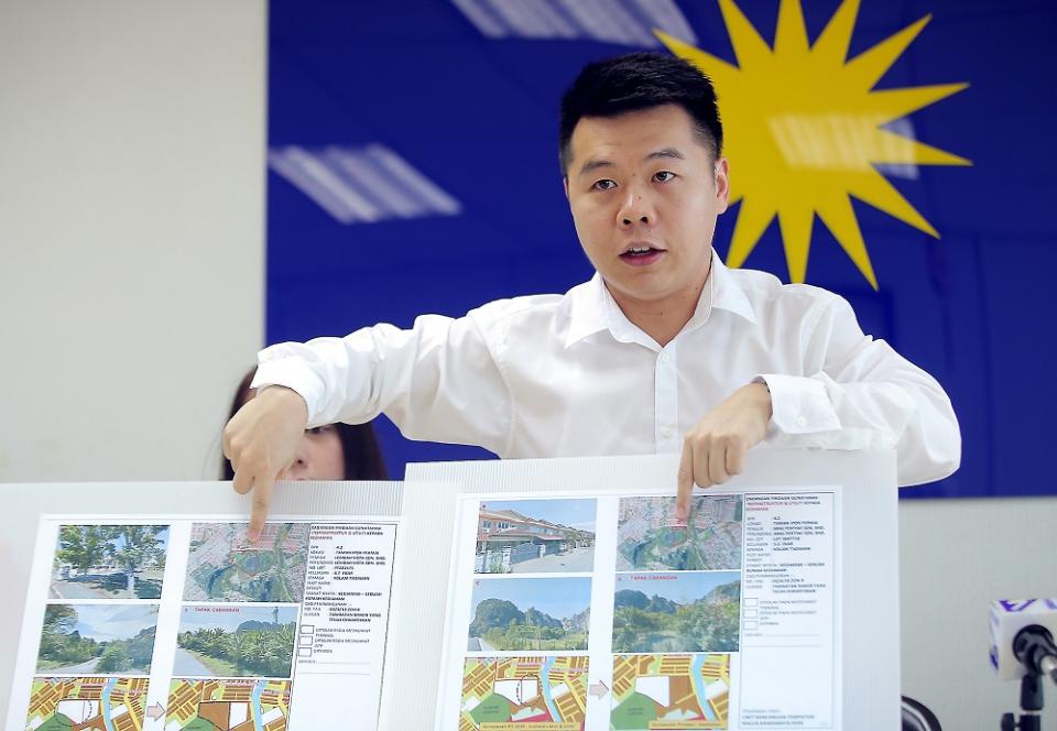 Perak MCA Public Services and Complaints Bureau chief Low Guo Nan speaks during a press conference in Ipoh January 20, 2020. — Picture by Farhan Najib