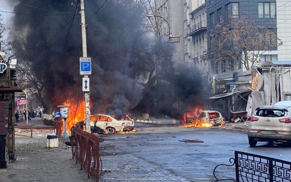 Autos se queman tras las huelgas