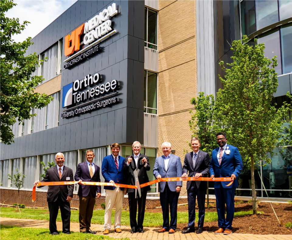 Leaders from The University of Tennessee Medical Center, University Orthopaedic Surgeons (“UOS”), OrthoTennessee, and Realty Trust Group (“RTG”) gathered at UT Medical Center’s New Advanced Orthopaedic Institute on Wednesday, July 13th for a ribbon cutting and open house. The new freestanding orthopaedic institute is located across Alcoa Highway from UT Medical Center’s main campus at the University of Tennessee Research Park at Cherokee Farms.