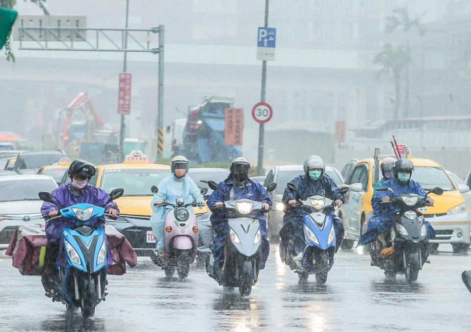 明天起午後雷雨範圍擴大。（本報系資料照）