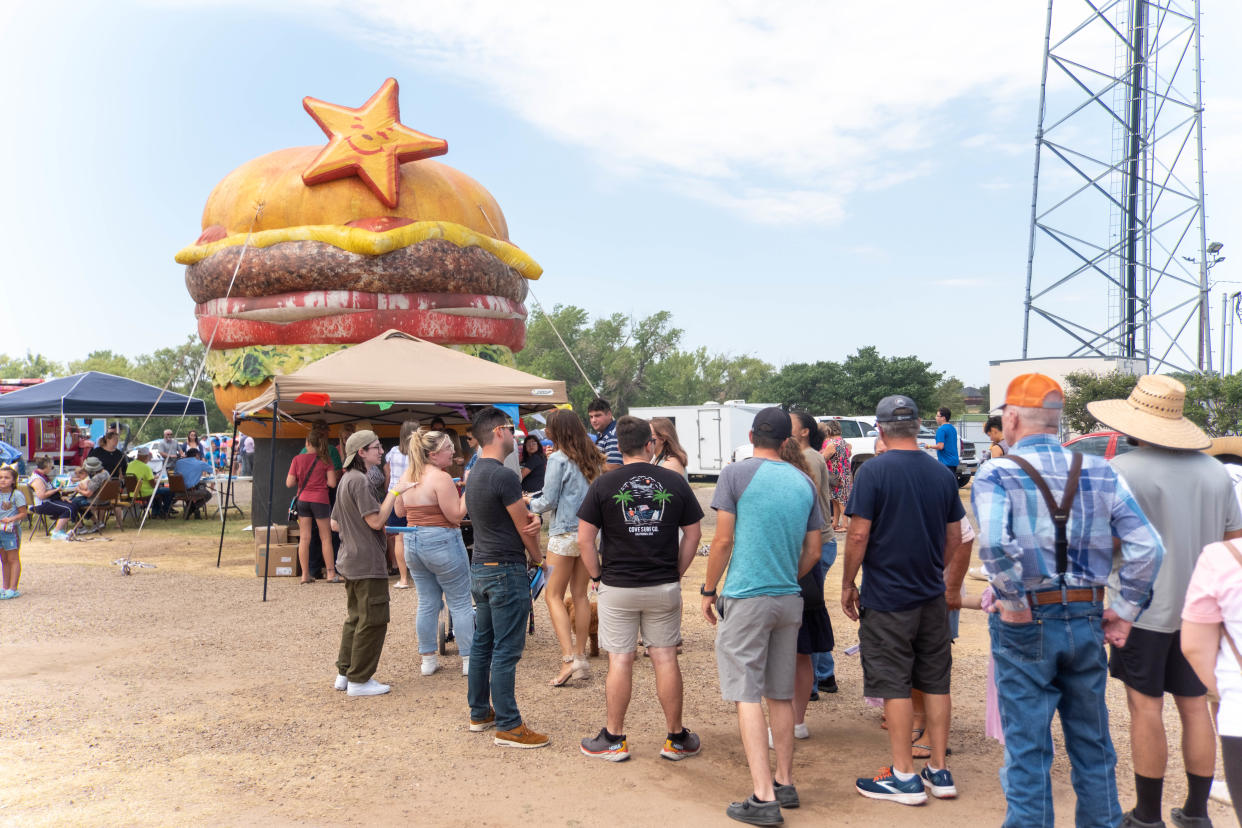 Best of the burgers Friona treats thousands to annual Cheeseburger