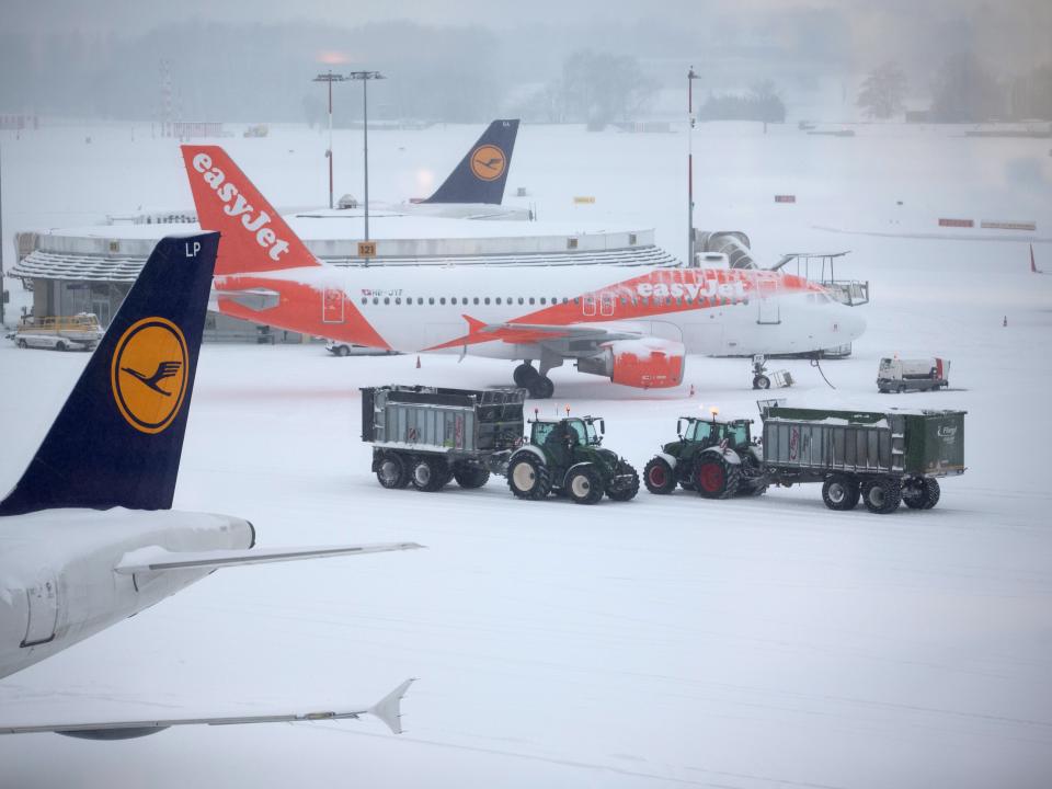 Airport de-ice taxiway.