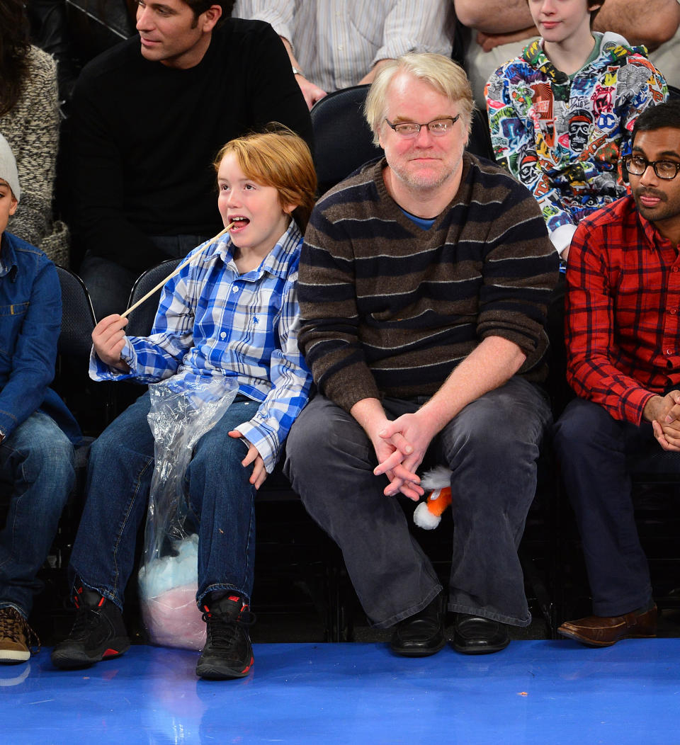 NEW YORK, NY - NOVEMBER 25:  Philip Seymour Hoffman and son Cooper Alexander Hoffman (L) attend the Detroit Pistons vs New York Knicks game at Madison Square Garden on November 25, 2012 in New York City.  (Photo by James Devaney/WireImage)