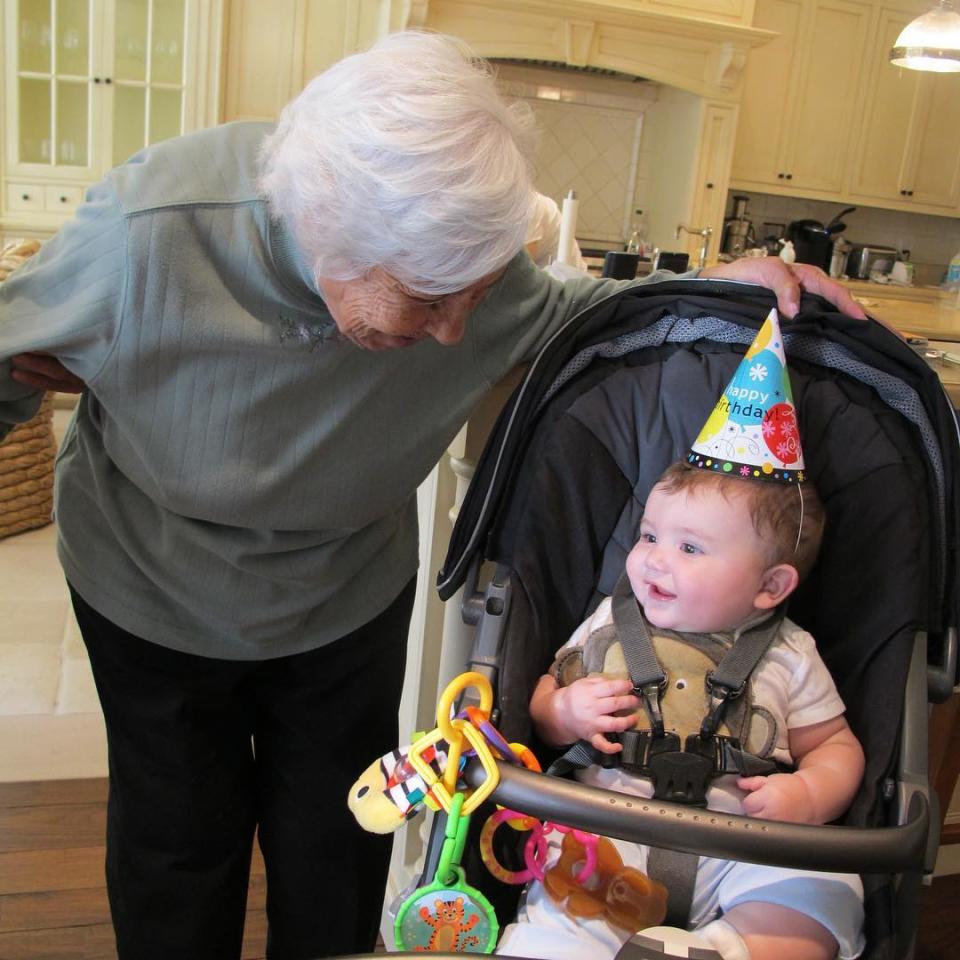 Doña Eva Mange, abuelita de Thalía cumplió 100 años/Laura Zapata/Thalia/Instagram