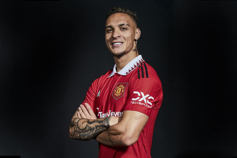 Manchester United, de la Premier League inglesa, pagó 95 millones de euros a Ajax, de Holanda, por el brasileño Antony; fue el pase más caro de la ventana de transferencias, que se cerró este jueves