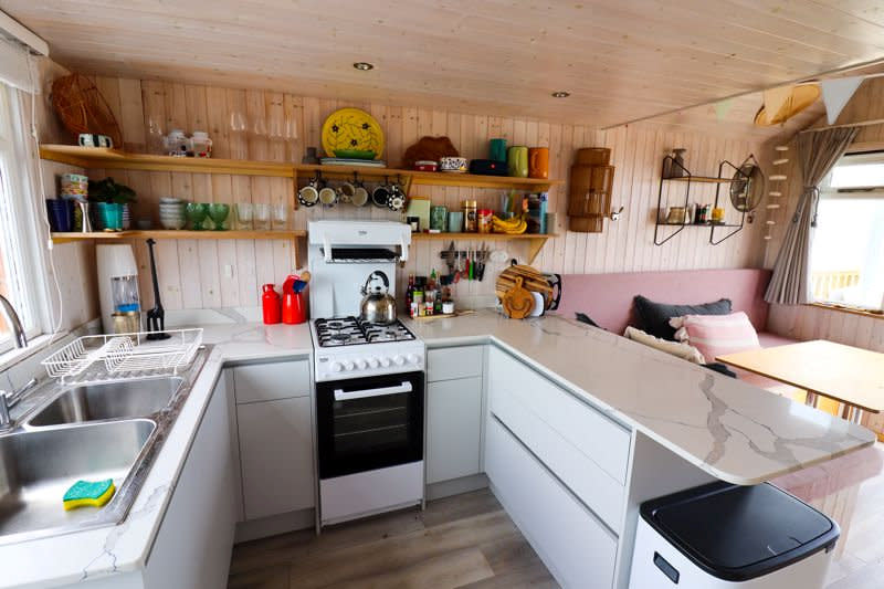 The hut has a fully fitted kitchen. (SWNS)