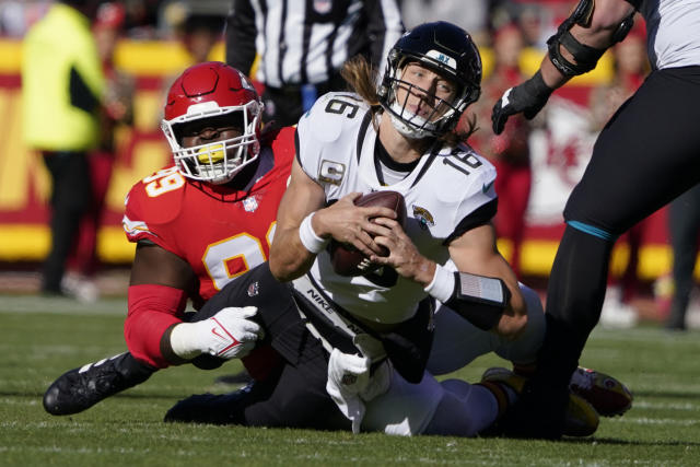 Mahomes throws TD pass; Chiefs roll past Cardinals 38-10 - The Iola Register