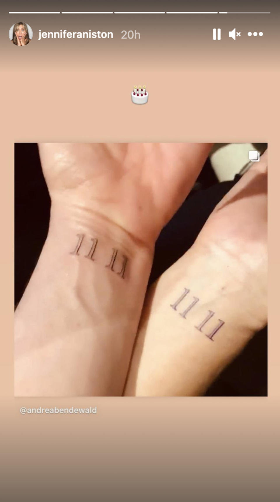 The friends showed off their matching tattoos. (Jenniferaniston/Instagram)