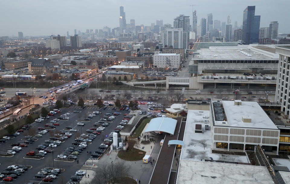 A shooting at a Chicago hospital has wounded multiple people, including a suspect and a police officer, authorities said. Shots were fired Monday, Nov. 19, 2018, at Mercy Hospital on the city's South Side, and officers were searching the facility. Police issued a statement on Twitter saying there were "reports of multiple victims." (Zbigniew Bzdak/Chicago Tribune via AP)