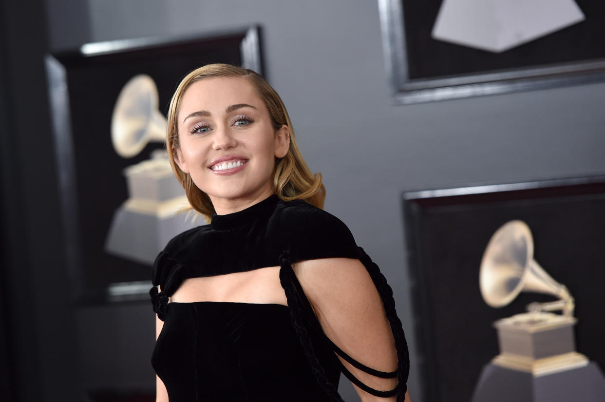 Miley Cyrus had retracted an apology she made for a near-nude photo shoot age 15 [Photo: Getty]