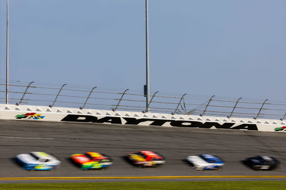 Nascar cars drafting