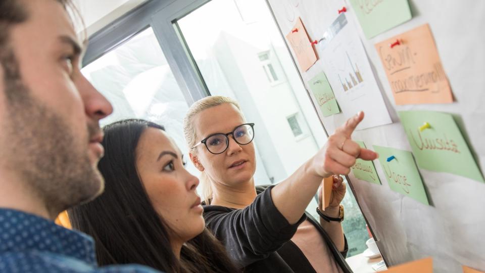 In vielen Bundesländern bekommen Arbeitnehmer freie Tage für Weiterbildungen. Welches Seminar sie für den Bildungsurlaub wählen, ist ihnen in der Regel selbst überlassen. Foto: Christin Klose/dpa-tmn