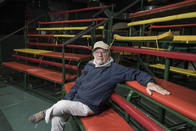 Norman Briski en uno de sus lugares en el mundo, su propia sala, el Teatro Caliban