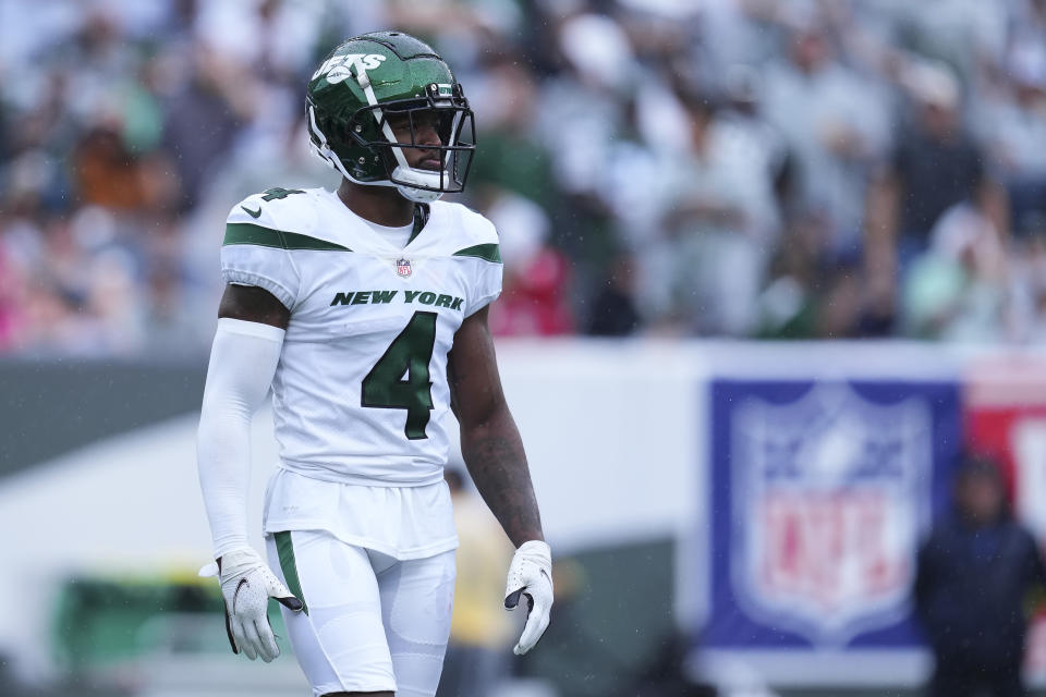 EAST RUTHERFORD, NJ - SEPTEMBER 11: D.J. Reed #4 of the New York Jets looks on against the Baltimore Ravens at MetLife Stadium on September 11, 2022 in East Rutherford, New Jersey. (Photo by Mitchell Leff/Getty Images)