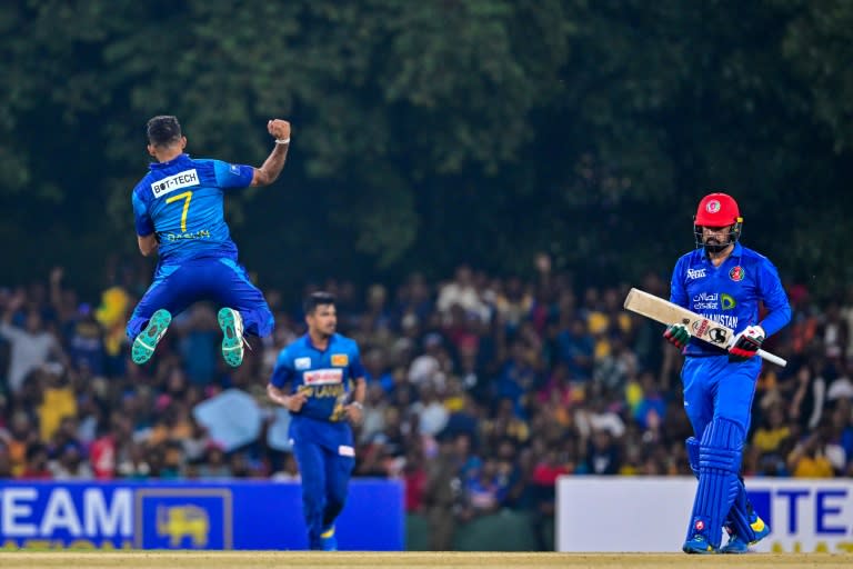 Sri Lanka's Dasun Shanaka (L) celebrates after taking the wicket of Afghanistan's Mohammad Nabi (R) during the second T20 (Ishara S. KODIKARA)