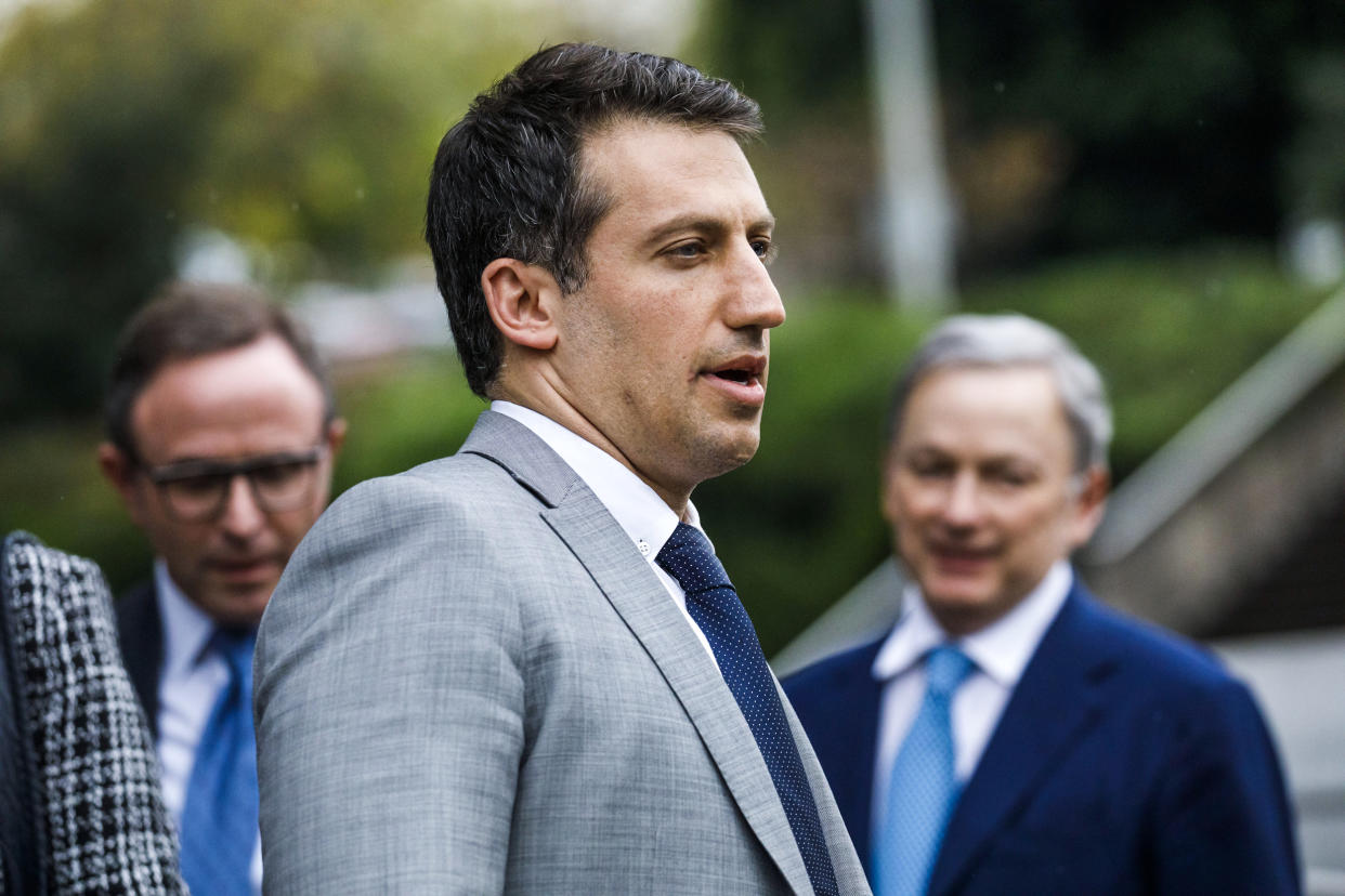 Alex Spiro departs federal court in Los Angeles on Dec. 6, 2019. (Patrick T. Fallon / Bloomberg via Getty Images file)