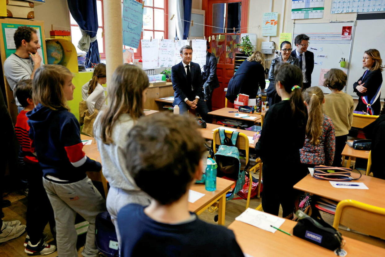 Emmanuel Macron était, vendredi matin, en visite dans une école primaire du 9e arrondissement de Paris.  - Credit:LUDOVIC MARIN / POOL / MAXPPP 