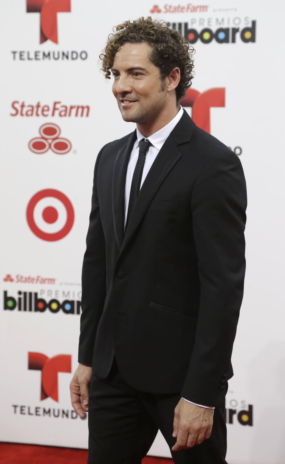 David Bisbal llega a la ceremonia de los Premios Billboard de la Música Latina, el jueves 24 de abril del 2014 en Coral Gables, Florida. (AP Foto/WIlfredo Lee)