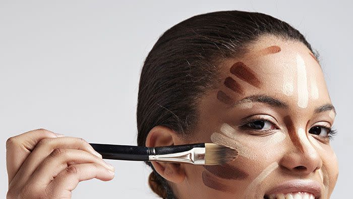 woman-applying-contour-makeup_0.jpg
