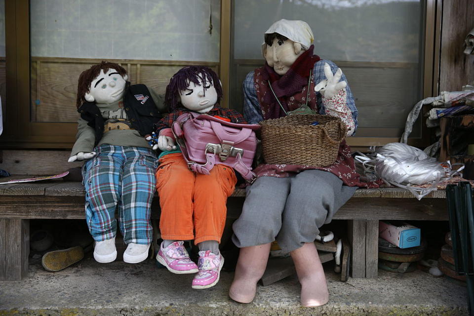 MIYOSHI, JAPAN: Hand-made dolls sit outside an abandoned house as others are placed around the village by local resident Tsukimi Ayano to replace the dwindling local population on April 22, 2016 in Nagoro village, in Miyoshi, Japan. (Photo by Carl Court/Getty Images)