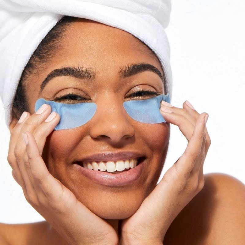 Model using the under-eye masks