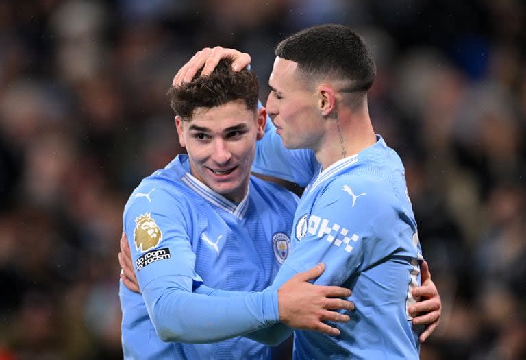 El argentino Julián Álvarez y el inglés Phil Foden, una sociedad cada vez más aceitada en el once titular de Manchester City