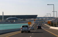 <p>Cars drive on a road leading to Hamad International Airport in Doha, Qatar June 5, 2017. (Photo: Stringer/Reuters) </p>