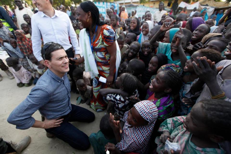 David Miliband with children displace by Boko Haram attacks in Nigeria, 2015