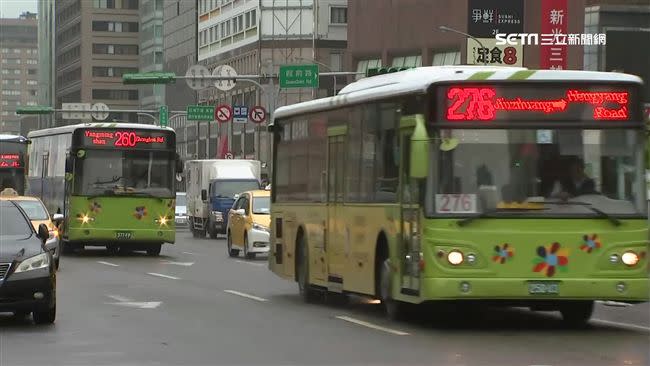 台北市為鼓勵民眾多搭乘公車出遊及通學通勤，啟動「搭公車集好運」抽獎活動。（圖／資料照）