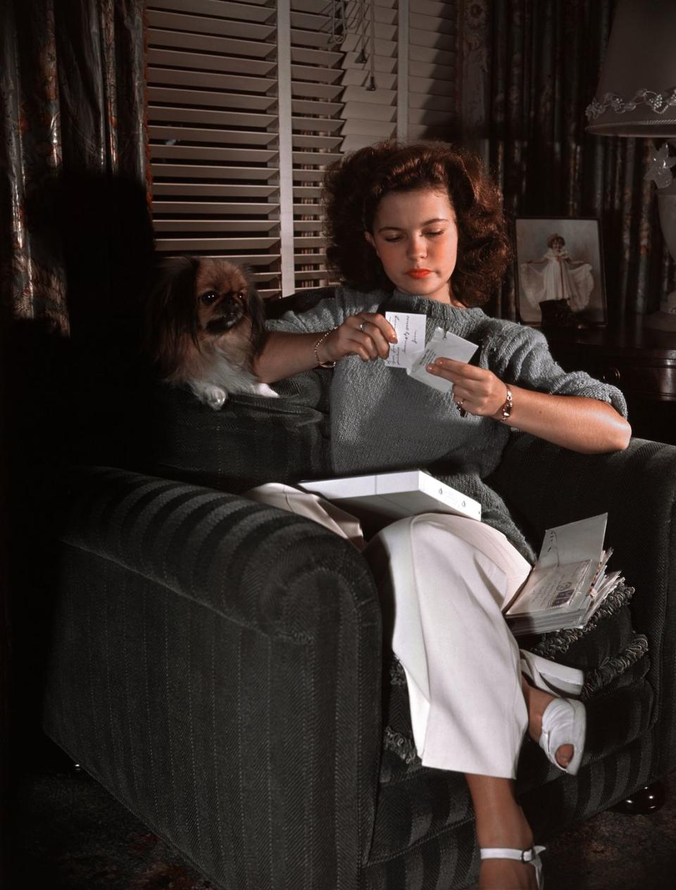 Rare Vintage Photos of Shirley Temple at Home