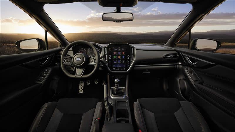 Subaru WRX大改款使用傳統指針儀表板搭配11.6吋中控螢幕。（圖／翻攝自Subaru官網）