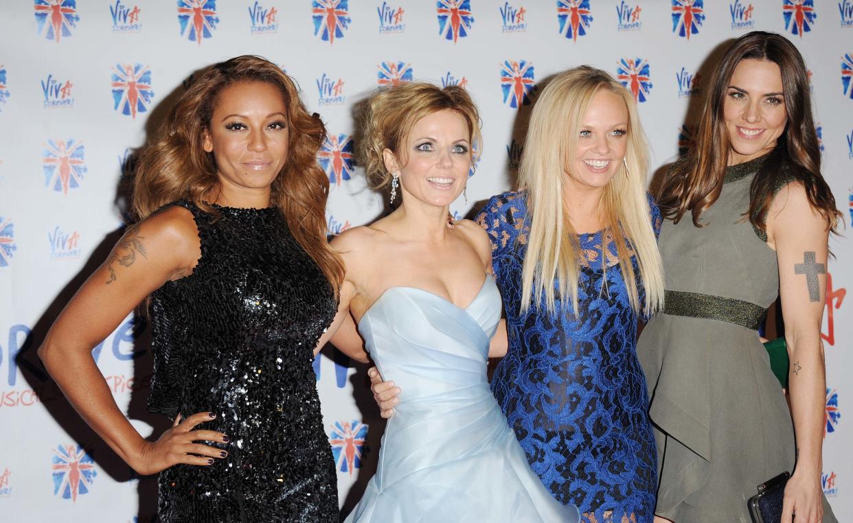 Die Spice Girls – mittlerweile ohne Victoria Beckham – sorgen gerade mit ihren Charity-Shirts für negative Schlagzeilen. (Bild: Getty Images)