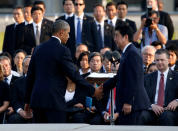 <p>President Barack Obama shakes hands with Japanese Prime Minister Shinzo Abe after laying a wreath at a cenotaph at Hiroshima Peace Memorial Park in Hiroshima, Japan May 27, 2016. (Photo: Toru Hanai/Reuters) </p>