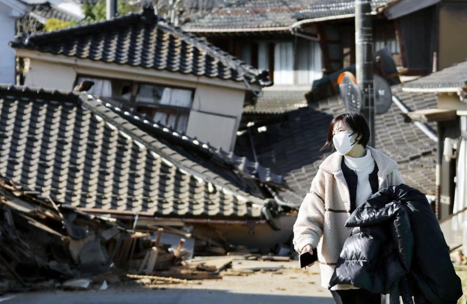 日本能登半島元旦強震後，重災區穴水町1月2日的景象。共同社／美聯社