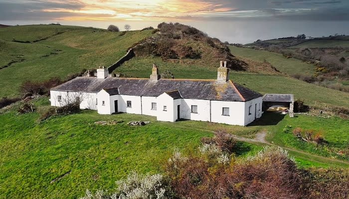 Off-grid cottage