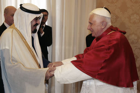 Saudi Arabia's King Abdullah is greeted by Pope Benedict XVI on his arrival for their meeting at the Vatican November 6, 2007. REUTERS/Chris Helgren