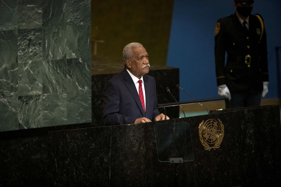 El presidente de Vanuatu Nikenike Vurobaravu habla ante la Asamblea General de las Naciones Unidas en la sede de la ONU en Nueva York, el 23 de septiembre de 2022. (Dave Sanders/The New York Times).