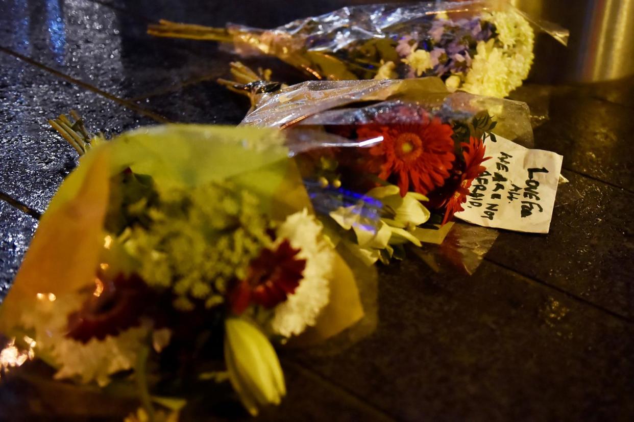 'Not afraid': Poignant messages left on Westminster Bridge: REUTERS