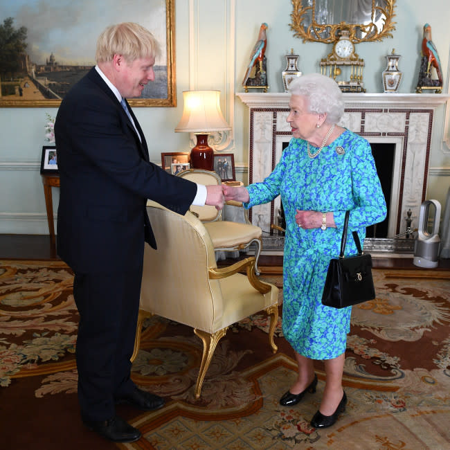 Boris Johnson recuerda la memorable broma de la reina Isabel II credit:Bang Showbiz