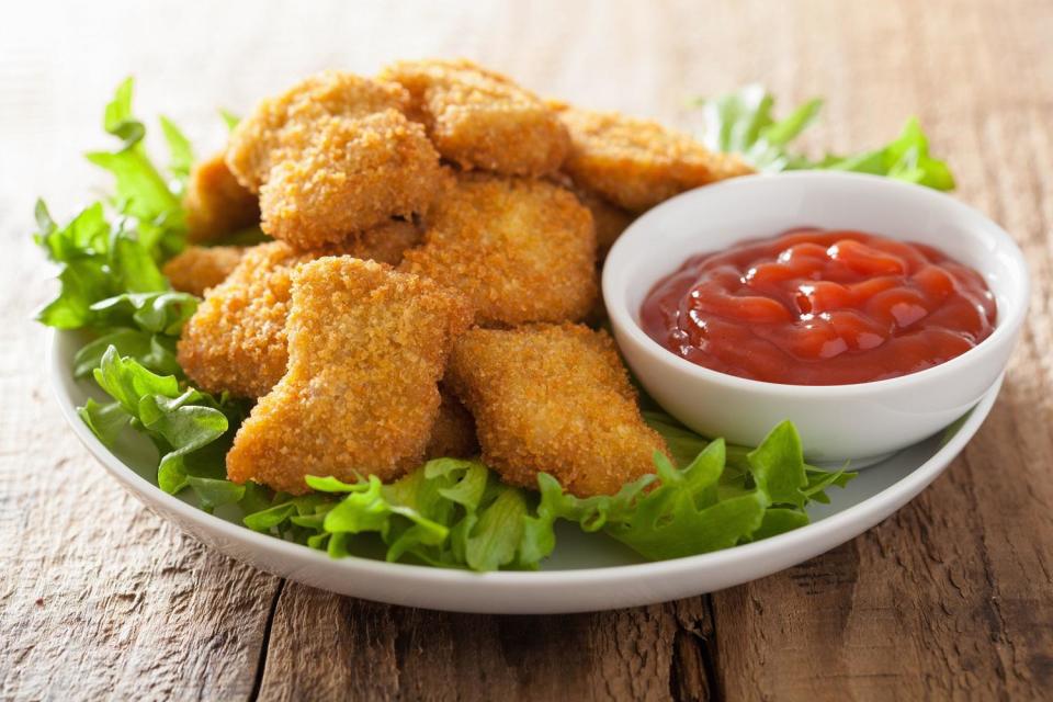How can you keep food like chicken nuggets warm without getting soggy?