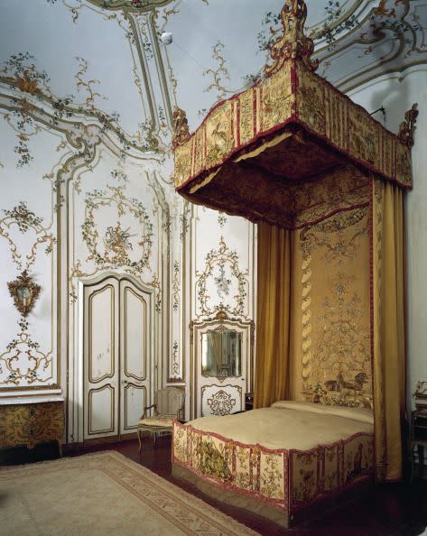 <p>Talk about a showstopper: Dubbed "The Room of Stuccoes," this majestic haven's <em>lit</em> à <em>la duchesse</em> bed, in the 18th-century Villa Durazzo Faraggiana, has an embroidered satin canopy that really takes the look to the next level. One can easily picture the Genoese nobleman Gerolamo Durazzo relaxing here. </p>