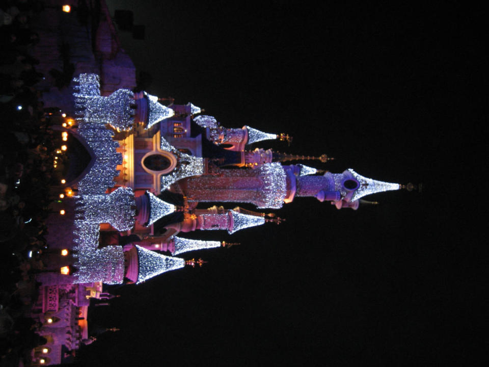 <b>Disneyland París</b><br><br> Tamaño: 2230 hectáreas<br> Proporción de Eurovegas: 0,33 veces su tamaño