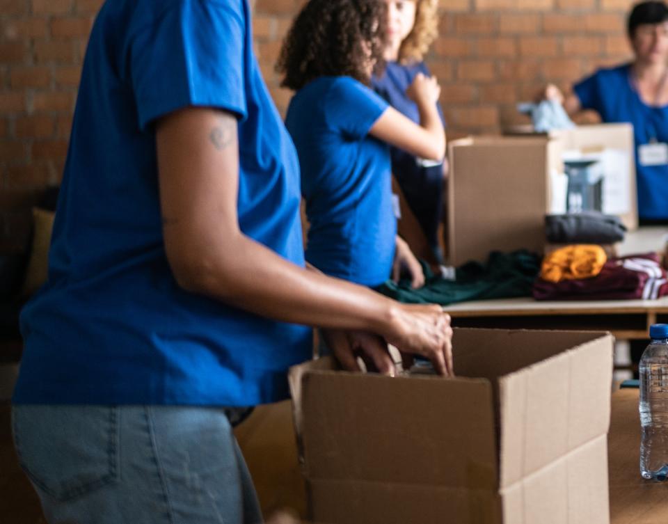 people loading boxes for people