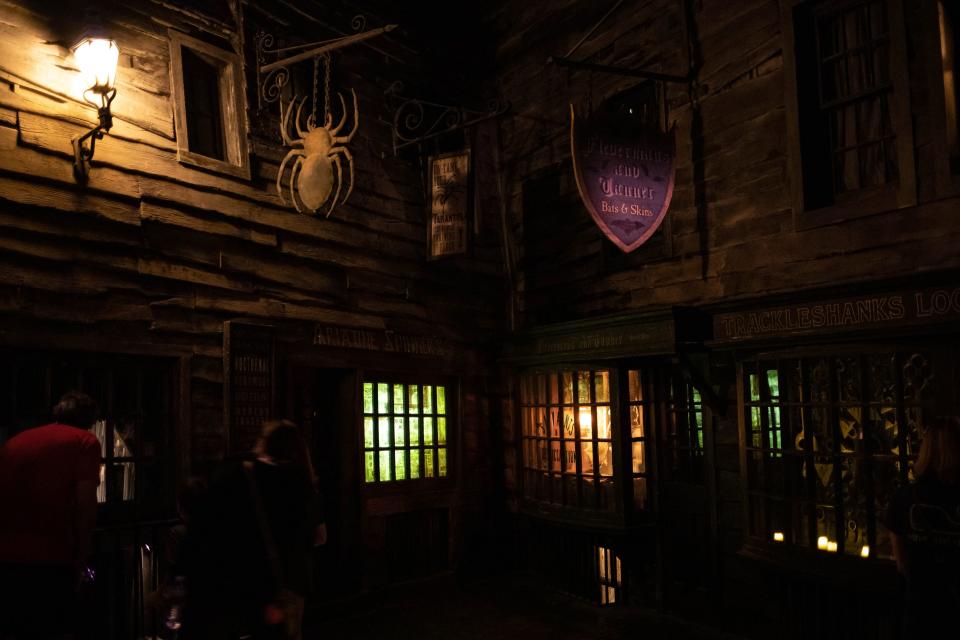 dark knockturn alley in wizarding world of harry potter at universal